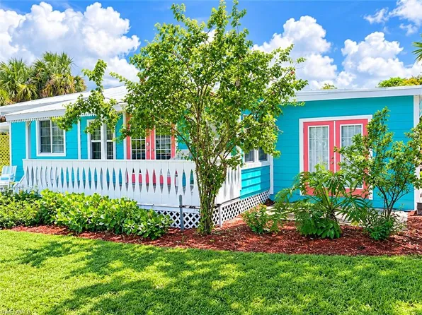 981 8th Ter N, Naples, FL 34102