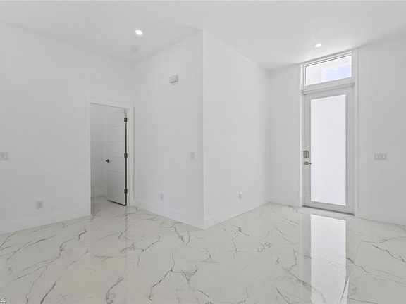 3rd image of 535 manhattan ST E