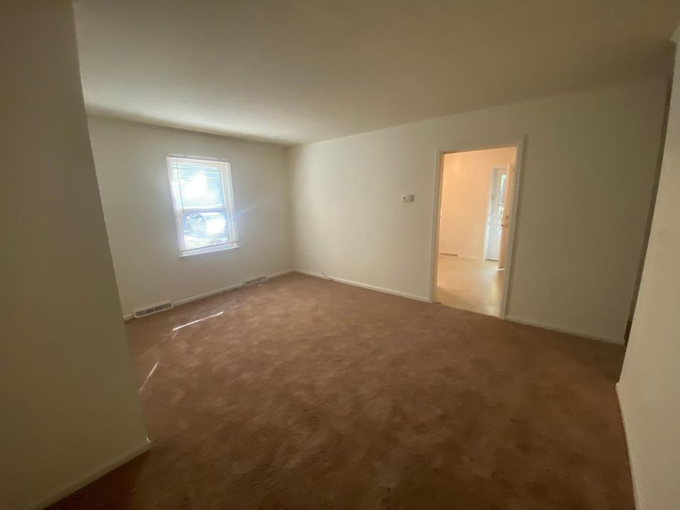 1st image of 17 Valleywood Dr APT A