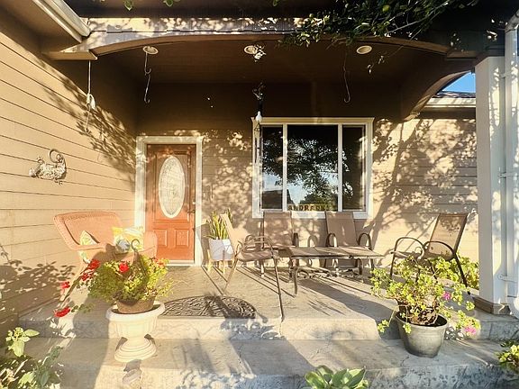 3rd image of 710 Robbins St