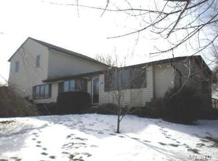 16 Pheasant Ln, East Setauket, NY 11733