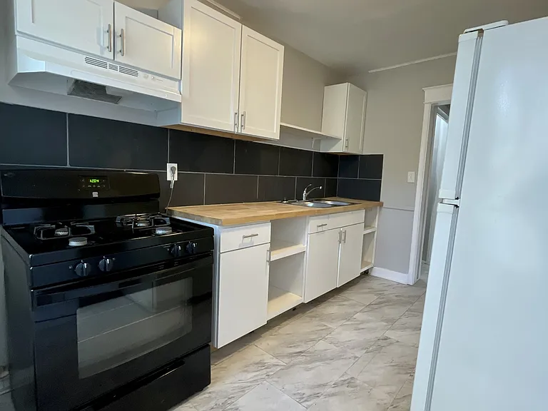 3921 Norledge Ave #1E — Photo 4