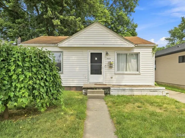 1527 E Meyers Ave, Hazel Park, MI 48030