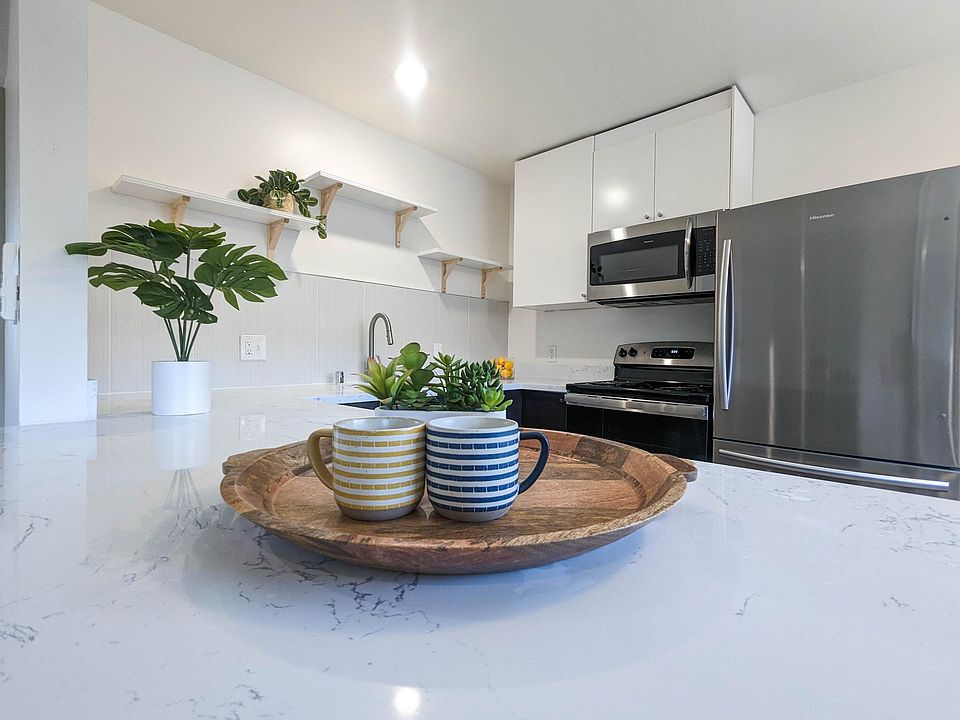 1st image of 2144 Royal Dr APT 9