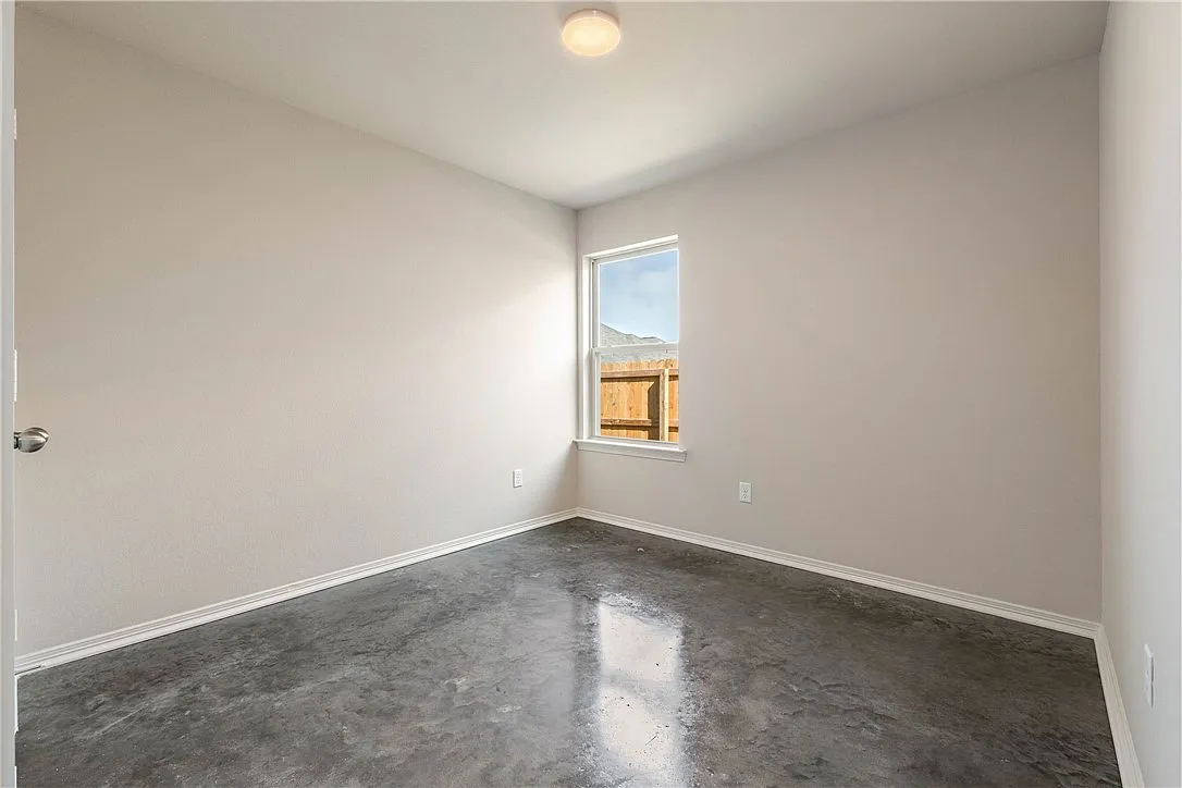 3 bed, 1290 sqft, $1,850 — Photo 4