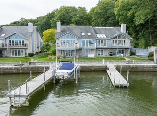 2 Bay Point Cir, Rochester, NY 14622