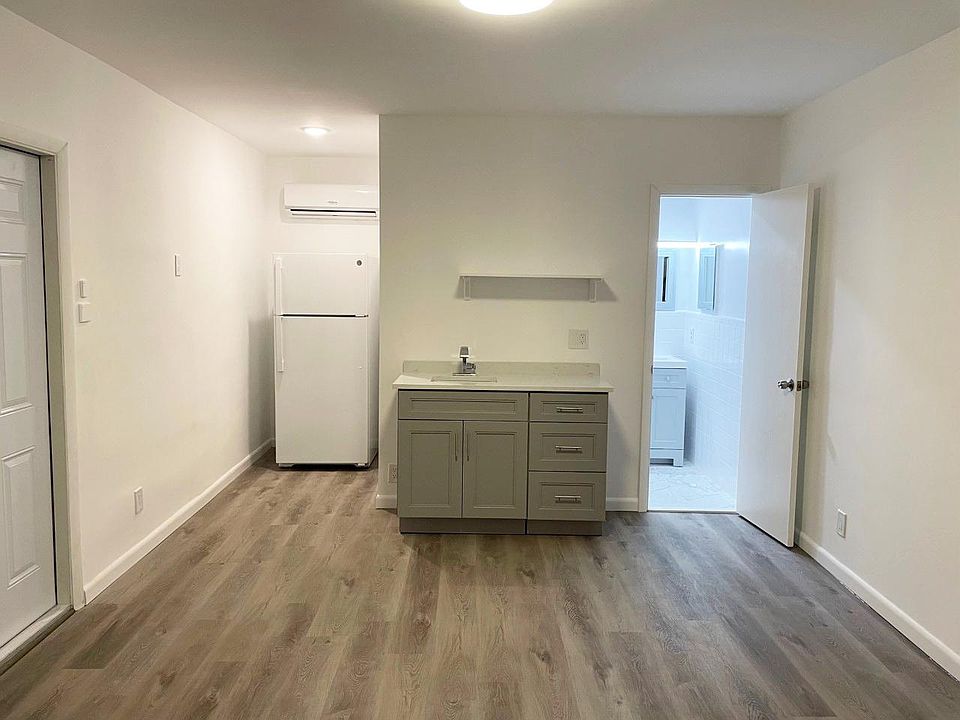 2nd image of 4933 SW 27th Ave