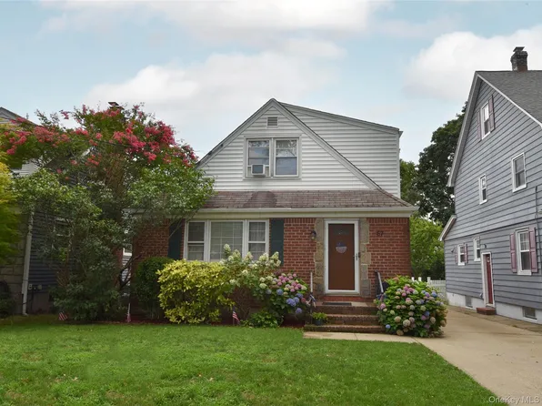 67 Iris Avenue, Floral Park, NY 11001