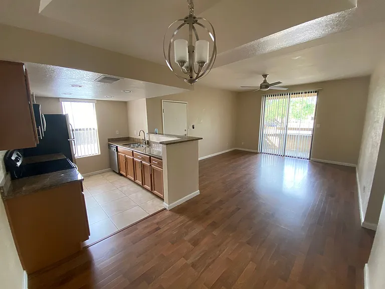 1125 E Broadway Rd — Photo 30