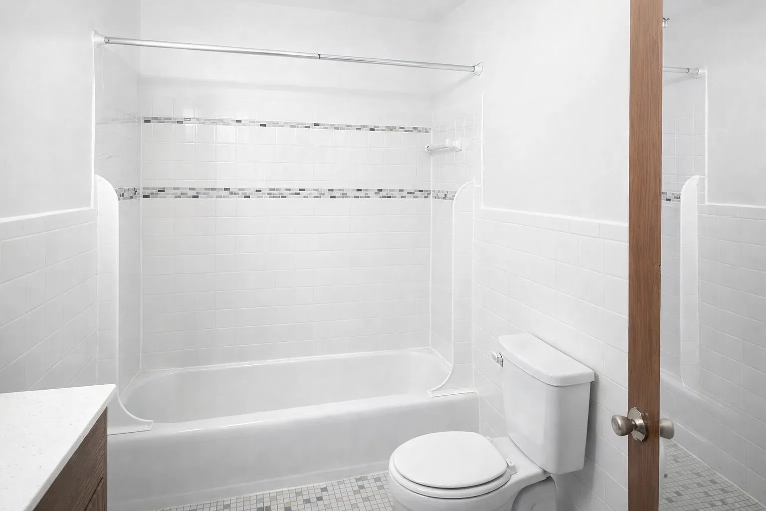 Studio, $810 — Photo 2