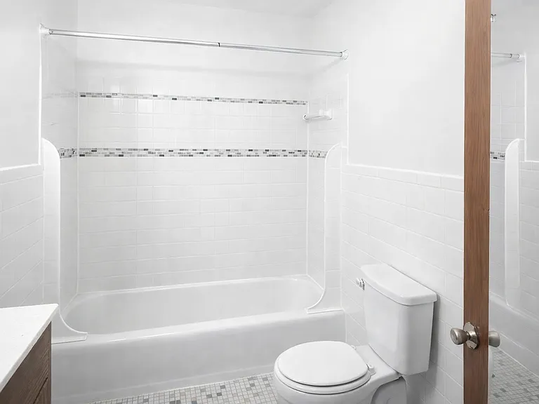 720 6th Ave SE #1 — Photo 4