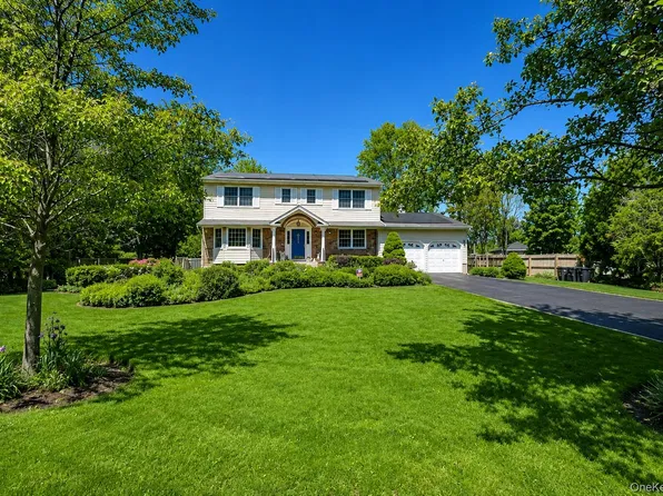 220 Windsor Avenue, Brightwaters, NY 11718