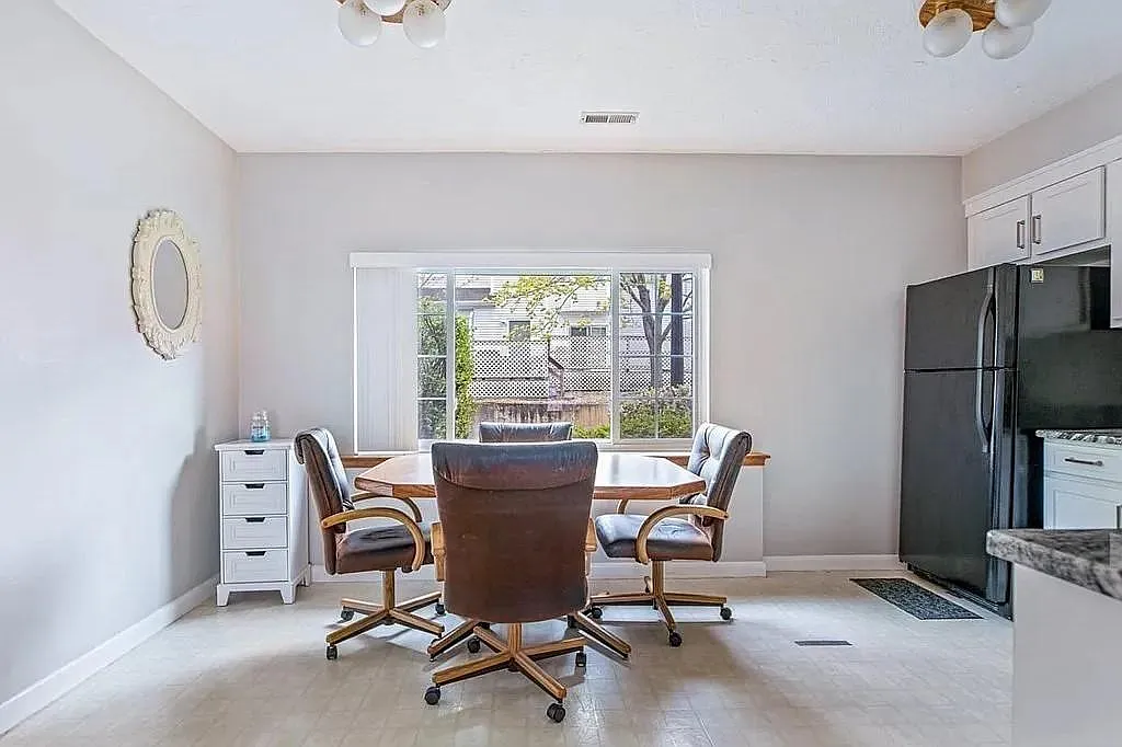 189 Tall Oaks Dr — Photo 3