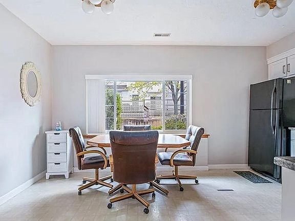 3rd image of 189 Tall Oaks Dr Unit E