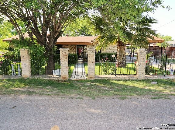 2nd image of 693 Las Brisas Dr