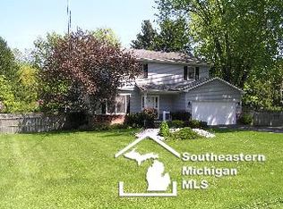 9122 S Pheasant Dr, Temperance, MI 48182