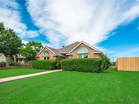 2nd image of 2830 Kingswood Dr