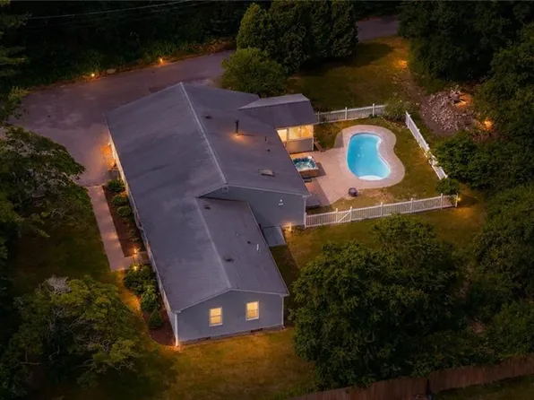 25 Dinonsie Way, South Kingstown, RI 02879