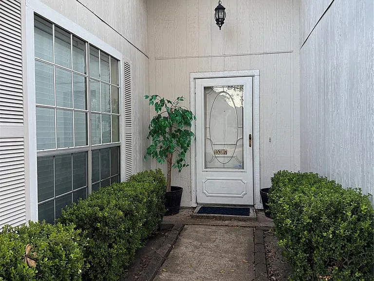 15307 Pebble Lake Dr — Photo 2