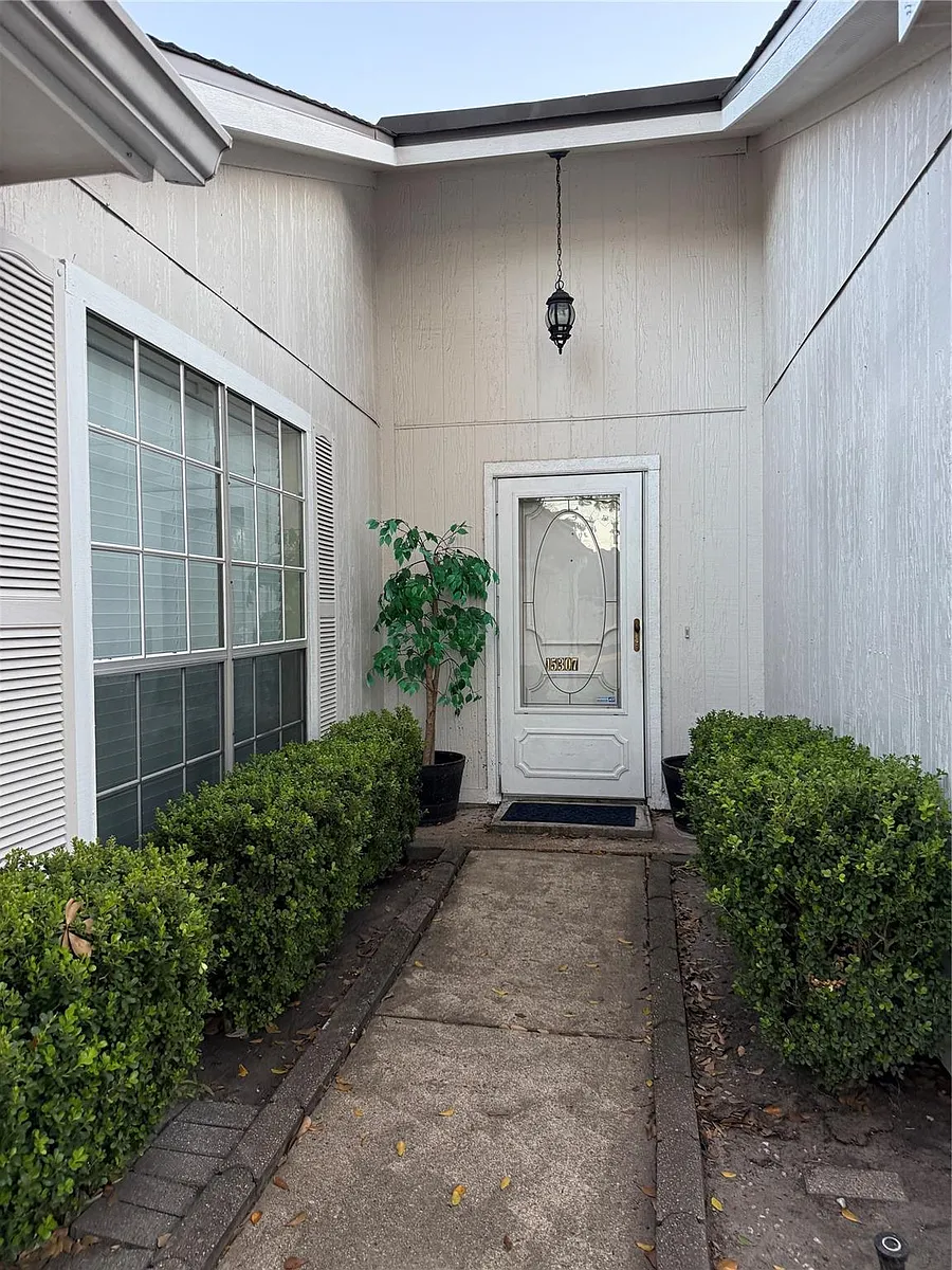 Building Photo - 15307 Pebble Lake Dr