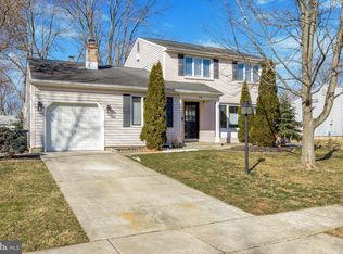 211 Countryside Ln, Mount Laurel, NJ 08054
