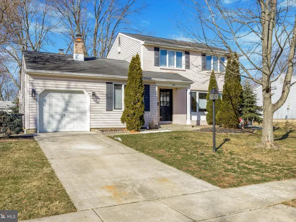 211 Countryside Ln, Mount Laurel, NJ 08054