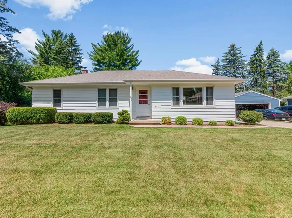 726 N Glenn DRIVE, Waukesha, WI 53188