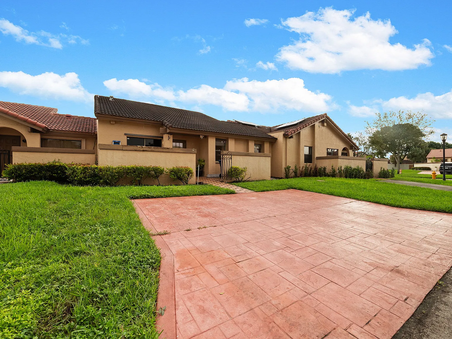 3 bed, 1071 sqft, $3,000 — Photo 4