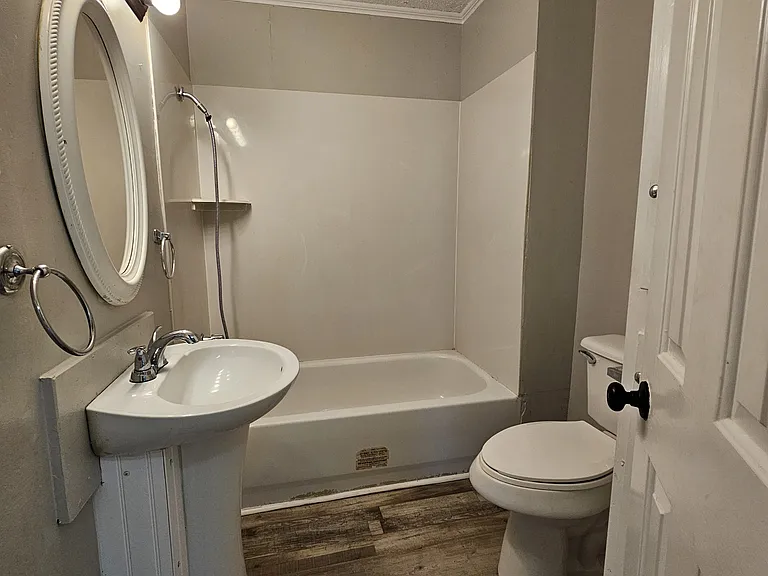 808 E Main St — Photo 7