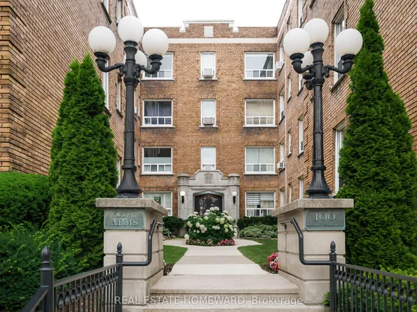 100 Oriole Pkwy #206, Toronto, ON M5P 2G8