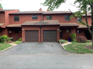 6 Iris Ct, Edison, NJ 08820