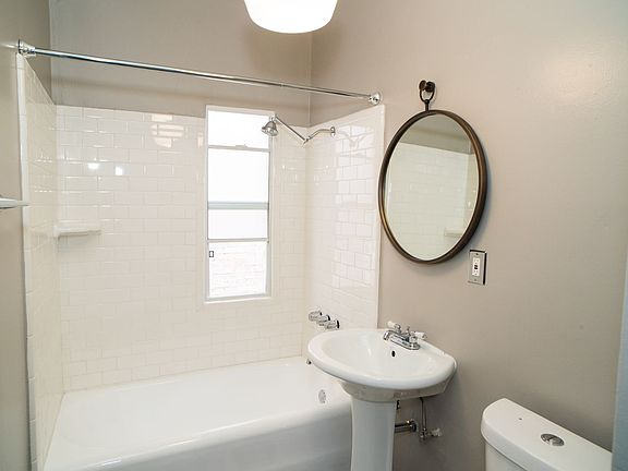 4th image of 531 S Kenmore Ave APT 200