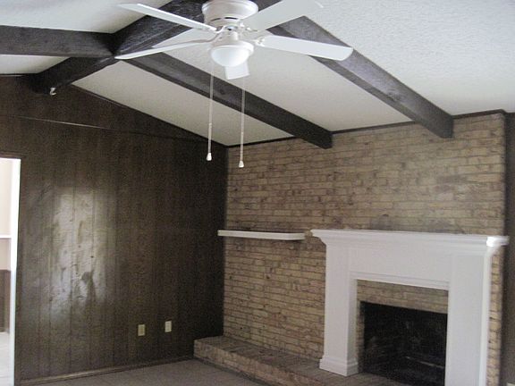4th image of 2514 Sam Houston Dr
