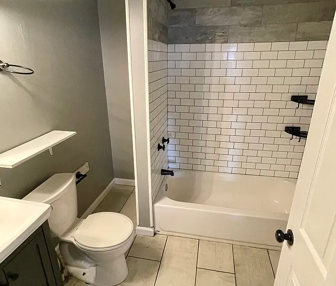 1335 W 61st St #2 — Photo 3