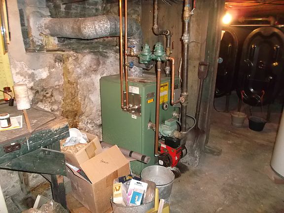 5th image of 1239 E Pine St