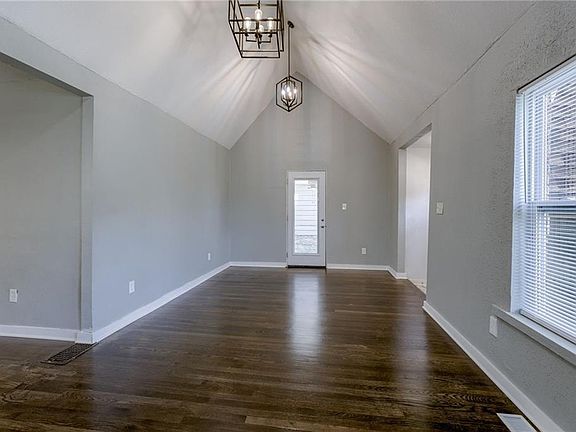 4th image of 7319 Tracy Ave