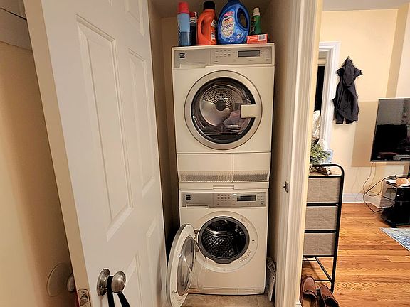 3rd image of 580 W 172nd St #1F