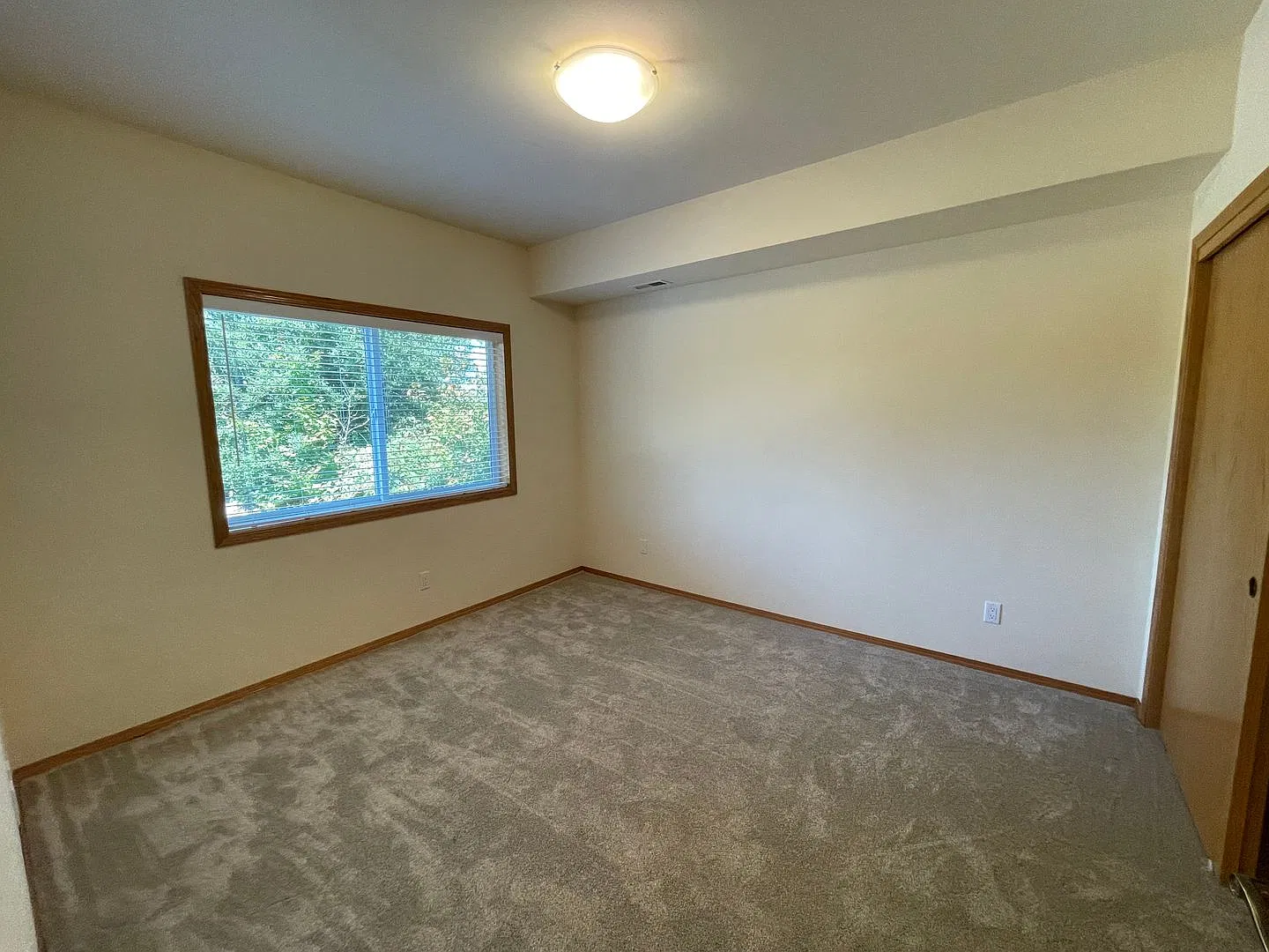 Spacious and Updated 2 Bedroom plus den Apartment. Now includes a $300 Move In Credit!! — Photo 4