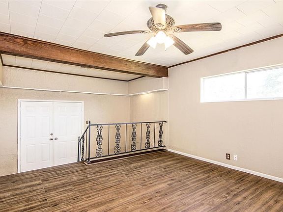 3rd image of 304 Oak St