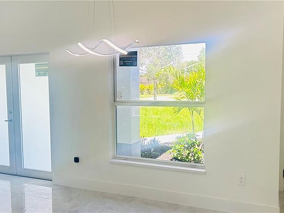 5th image of 4668 47th AVE NE