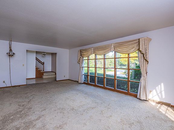 3rd image of 18295 Lamplighter Ct