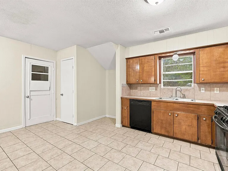 1914 Oaklawn Dr — Photo 15