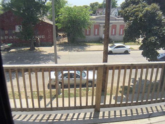 4th image of 250 E Keefe Ave