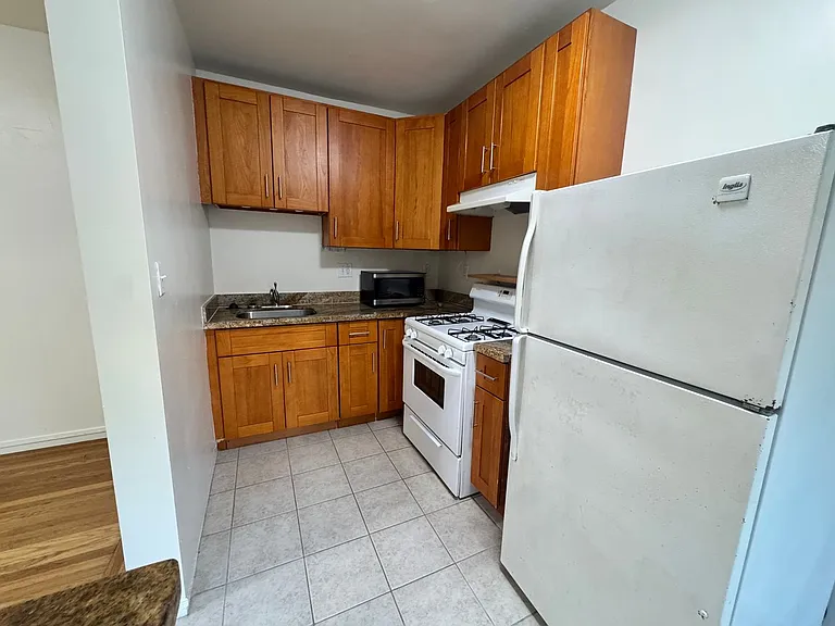 530 Grove St #1 — Photo 3