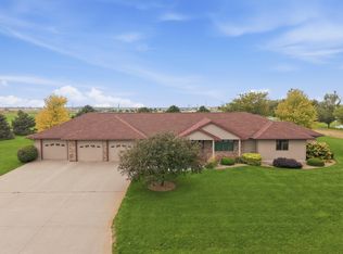 625 S Dakota Ave, Corsica, SD 57328