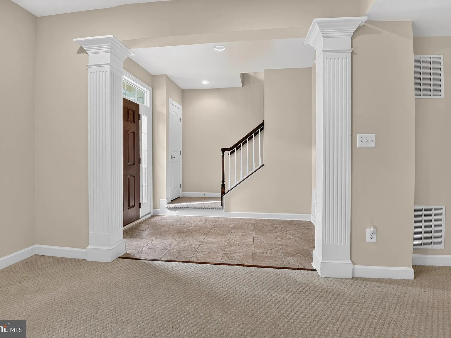 3 bed, 3.5 bath, 3540 sqft, $3,700 — Photo 2