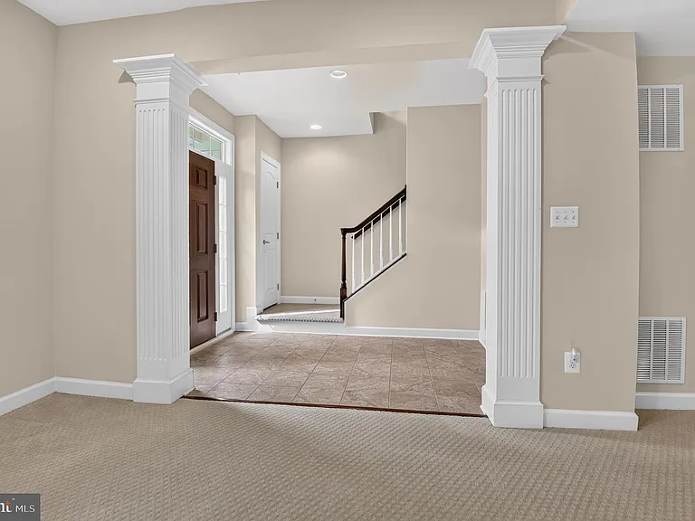 24949 Earlsford Dr — Photo 2