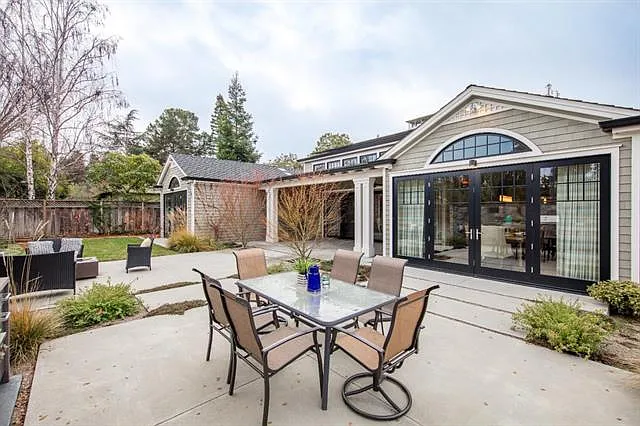5 bed, 5.5 bath, 4760 sqft, $20,000 — Photo 2