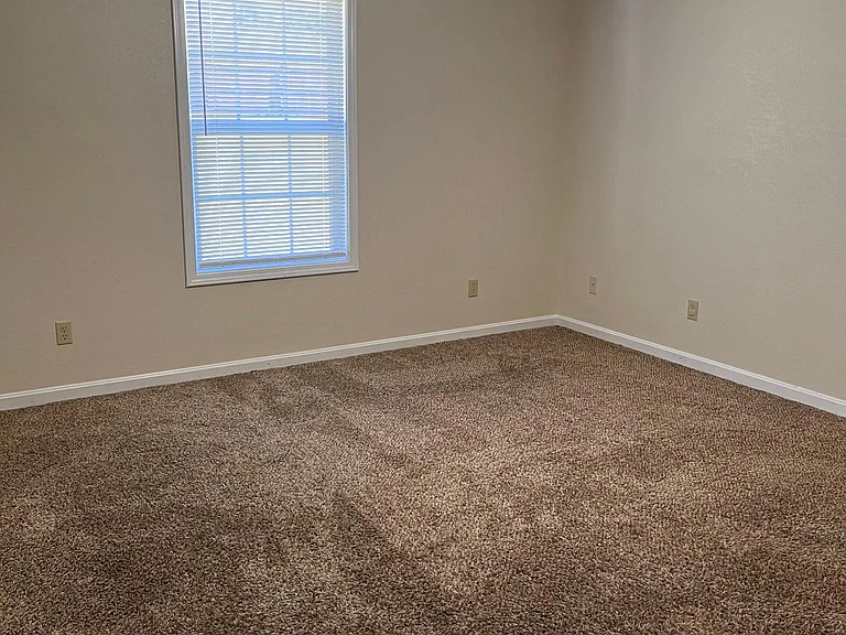 6742 Boston Dr — Photo 10