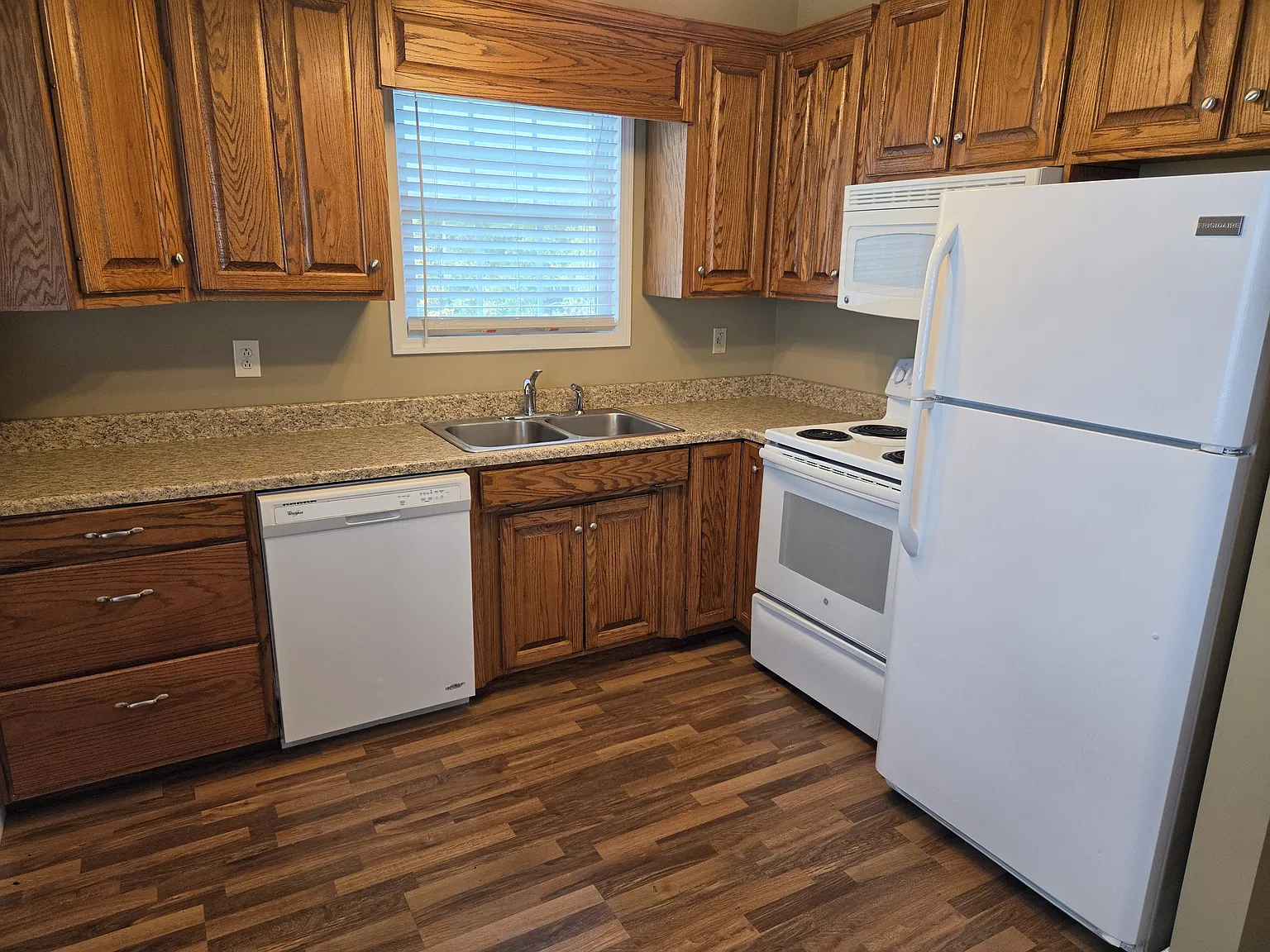 1 bed, 900 sqft, $875 — Photo 4
